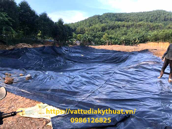 Lót màng bạt nhựa HDPE chống thấm hồ chứa nước thải chăn nuôi tại xã nam hưng - nam Đàn - Nghệ An