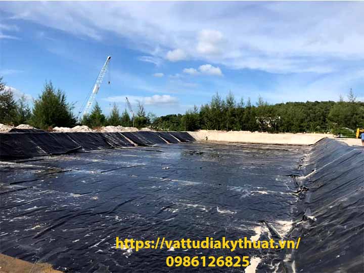 Sử dụng máy hàn nhiệt kết hợp hàn đùn nối các tấm màng HDPE chống thấm với nhau