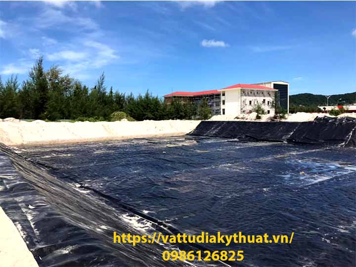 màng HDPE chống thấm được lắp đặt toàn bộ trước khi ti công hàn