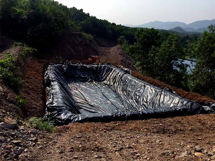 Hình ảnh thi công màng chống thấm HDPE cho trang trại lợn tại Thái Nguyên