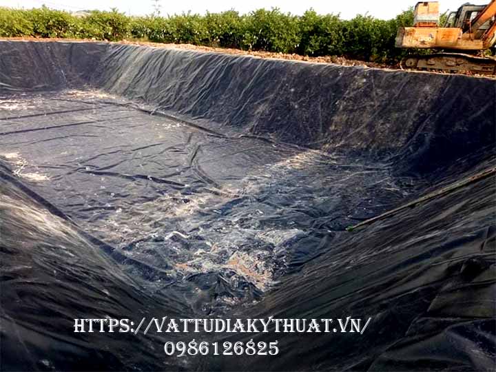 Hồ chứa chất thải trang trại nuôi gà sử dụng màng bạt nhựa HDPE chống thấm tại Bắc Ninh