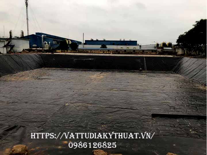 Hồ chứa xử lý nước thải khu công nghiệp sử dụng màng bạt nhựa HDPE chống thấm tại Bắc Ninh