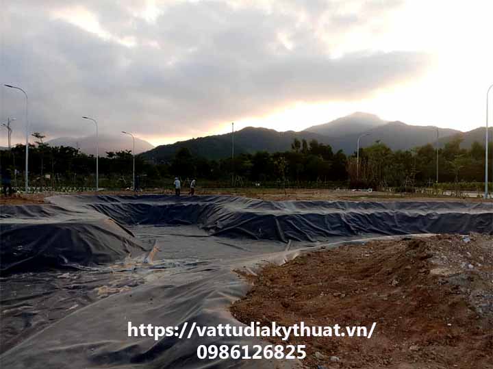 Hồ cảnh quan trong khu công nghiệp sử dụng màng bạt nhựa chống thấm HDPE tại Đà Nẵng
