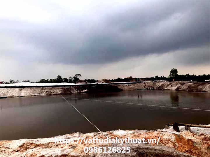 Công trường thi công màng HDPE cho hồ chứa nước tại Phong ĐIền, Huế