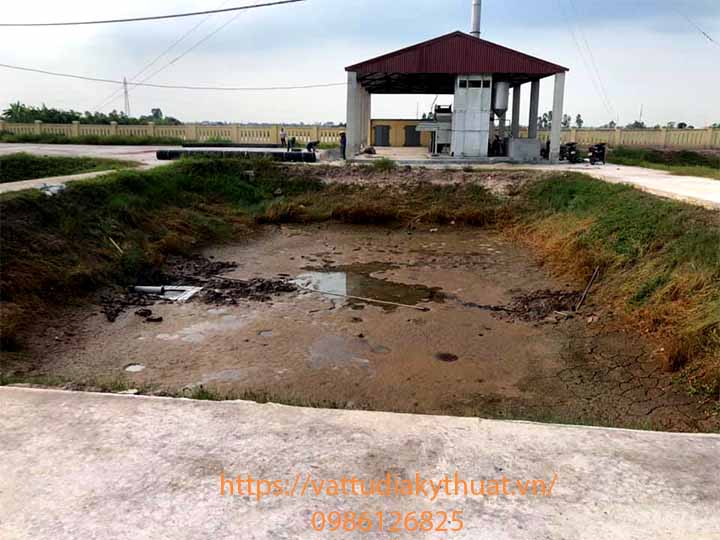 Thực hiện thi công trải và hàn màng HDPE cho hố chôn láp rác thải tại Nam Định