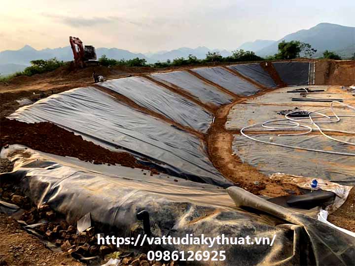 lắp đặt màng HDPe đúng tiêu chuẩn kỹ thuật cho hồ xử lý nước thải ở Thanh Hóa
