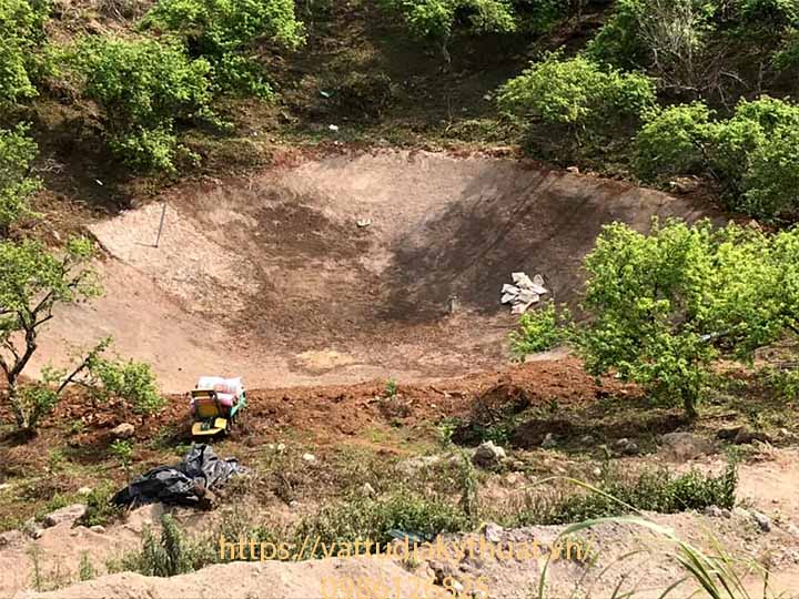 Hoàn thành mặt bằng thi công bạt HDPE lót hồ chứa nước tưới cây tại Mộc châu, sơn La