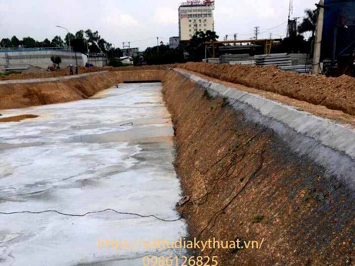 Công trường thi công bạt HDPE lót hồ xử lý nước thải tại Bình Xuyên, Vĩnh Phúc
