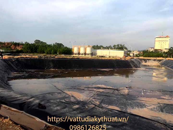 Sử dụng màng chống thấm HDPE 1.5mm lót hồ xử lý nước thải khu công nghiệp tại bình xuyên, Vĩnh Phúc