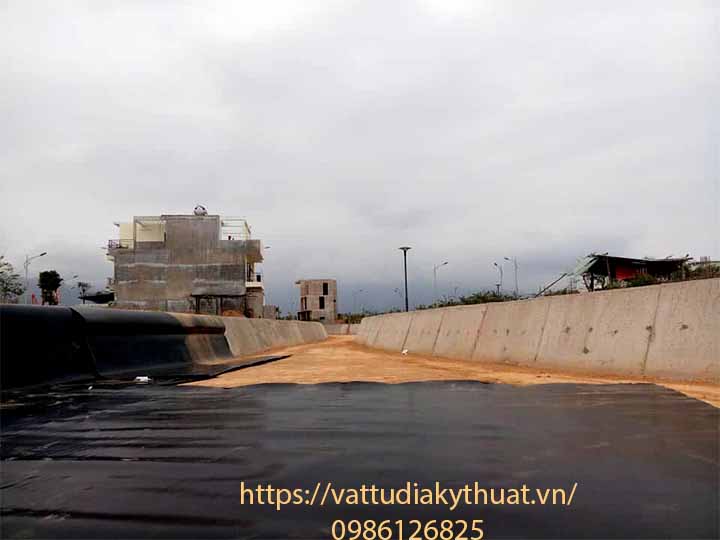 Đảm bảo chất lượng vật liệu và kỹ thuật khi thi công màng HDPE hồ cảnh quan tại Đà nẵng