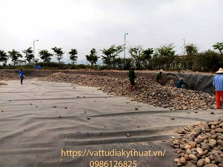 Đảm bảo chất lượng và tiến độ khi thi công màng HDPE hồ cảnh quan tại quận Liên Chiểu, Đà nẵng
