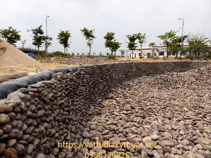 Hồ cảnh quan được lót màng bạt nhựa HDPE chống thấm tại quận Liên chiểu, Đà Nẵng