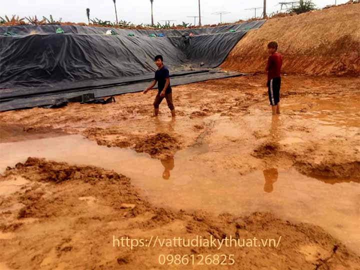 Mặt bằng thi công màng HDPE lót ao hồ chứa nước tại huyện Gia Lâm, Hà Nội