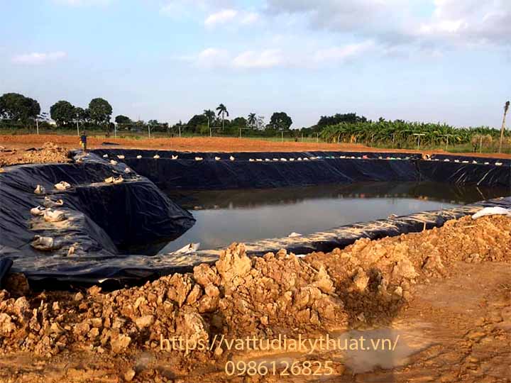 Thi công bạt HDPE lót hồ chứa nước tại Gia Lam, hà Nội đảm bảo chất ượng với chi phí hợp lý
