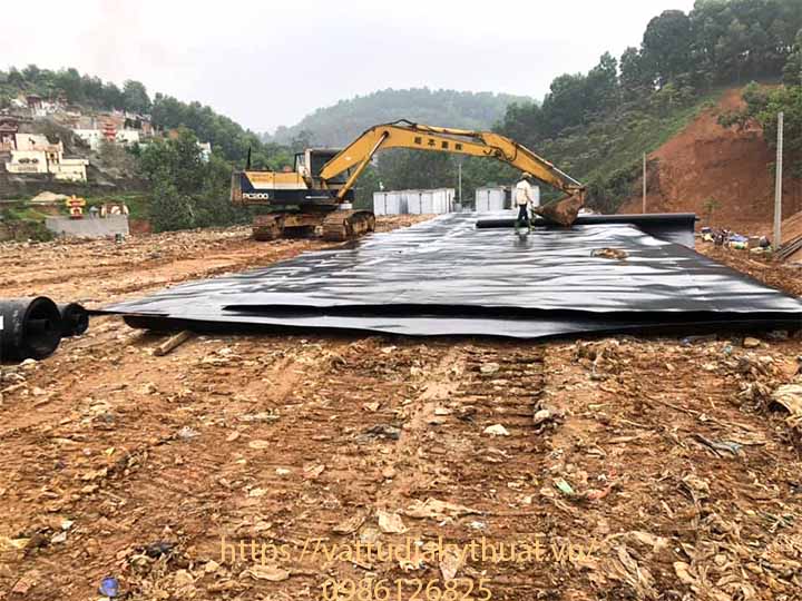 Toàn cảnh khu vực thi công lót bãi chôn lấp rác thải bằng màng chống thấm HDPE tại yên Bái