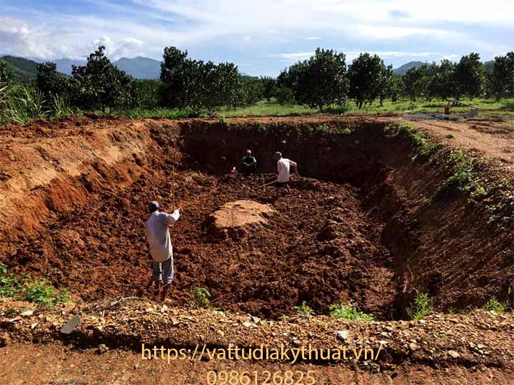 Bắt đầu thực hiện thi công bạt lót hồ nuôi cá tại Khánh Hòa đúng với tiến độ đề ra