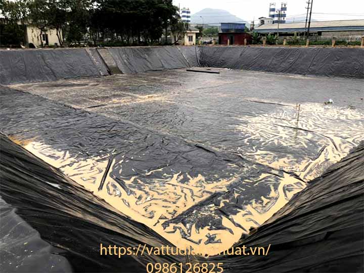 Công tác thi công hồ xử lý nước thải lót màng chống thấm HDPE tại quế Võ, Bắc Ninh được tiens hành khẩn trương