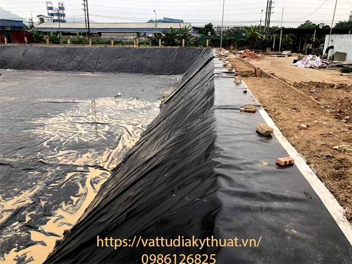 Một góc công trình xây dựng hồ chứa nước thải công nghiệp dùng màng chống thấm HDPE tại Quế Võ, Bắc Ninh