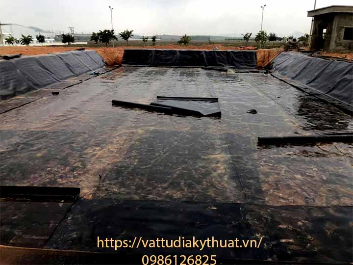 Sử dụng màng bạt nhựa HDPE 2mm lót hồ chứa và sử xử lý nước thải công nghiệp tại bỉm sơn, Thanh Hóa