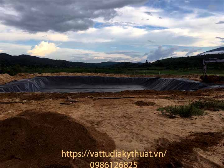 Sử dụng màng chống thấm HDPE 1mm thi công lót hồ chứa nước tưới tại Kon tum đảm bảo chất ượng