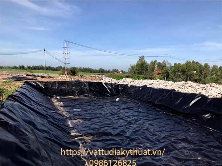 Màng chống thấm HDPE chất lượng được sử dụng lót chống ô nhiễm cho bãi chôn lấp rác thải sinh hoạt tập trung