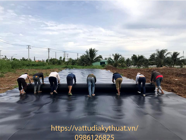 Công tác thi công bạt lót hồ chứa nước tại Trà Vinh