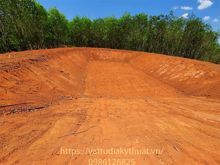 Chuẩn bị mặt bằng thi công bạt HDPE lót hồ chứa nước tại gia Lai hoàn thành đảm bảo yêu cầu kỹ thuạt