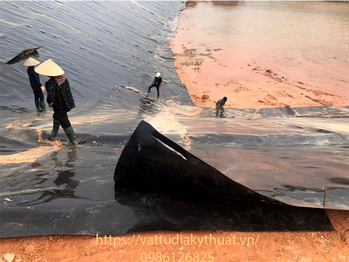 Một góc công trình lót bạt hồ chứa nước chống sạt lở tại Thái Nguyên