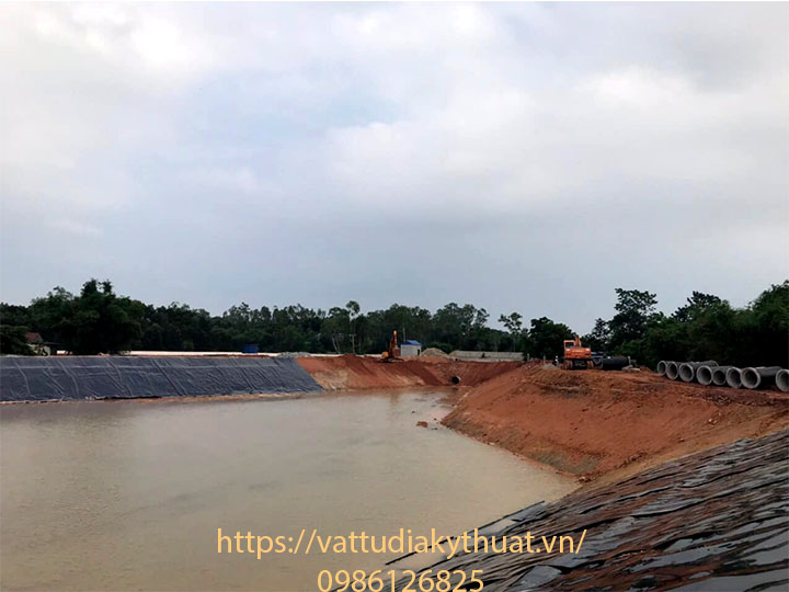 Màng HDPE được sử dụng phủ xung quanh bờ hồ chứa nước tưới, hồ nuôi thủy sản tại Thái Nguyên