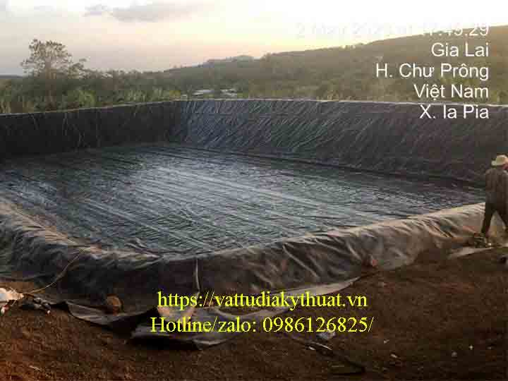Tập trung nhân lực thực hiện nhanh lót hồ chứa nước bằng màng HDPE dày 1mm