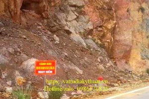 Tiềm ẩn nguy cơ sạt lở núi đá trên đường gom cao tốc Mai Sơn – QL 45