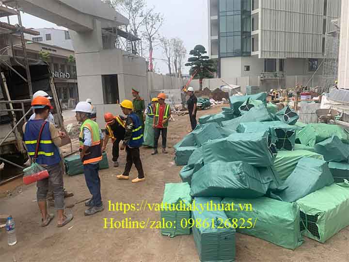 ung-dung-vi-thoat-nuoc-333x333x30mm- lam-san-vuon-tai-ha-noi