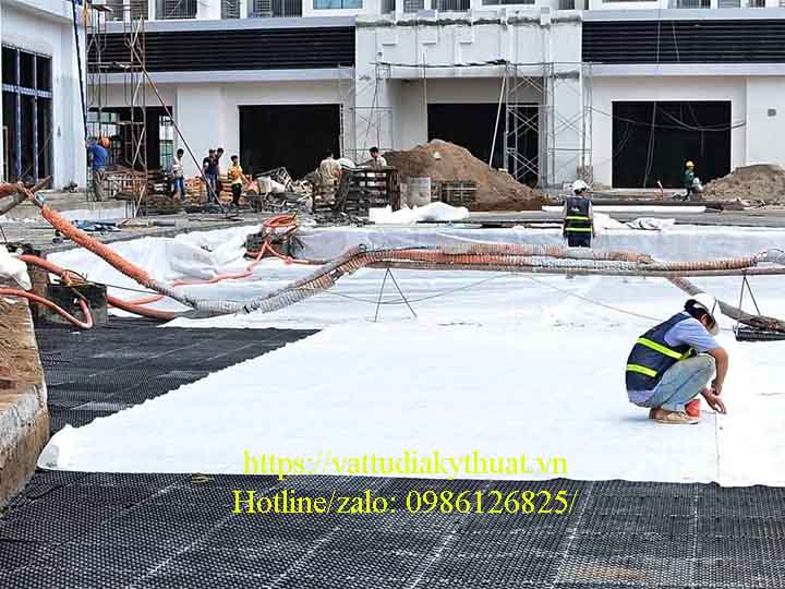 goc-canh-quan-su-dung-vi-nhua-thoat-nuoc-500x500