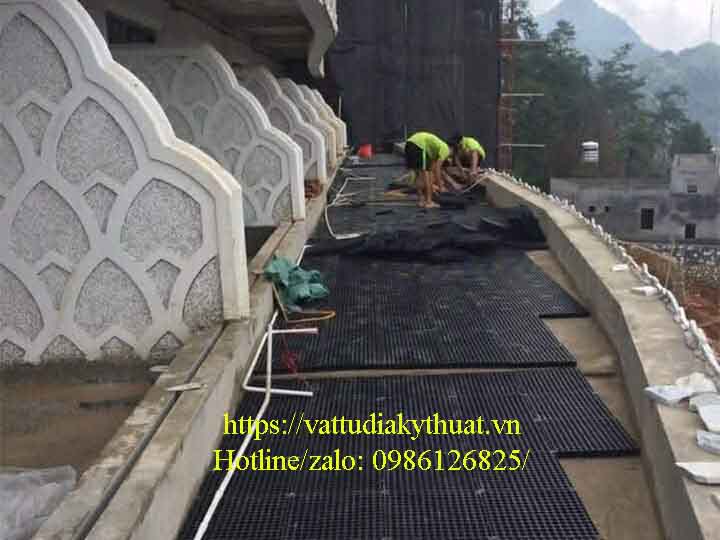 lap-dat-vi-nhua-thoat-nuoc-500x500